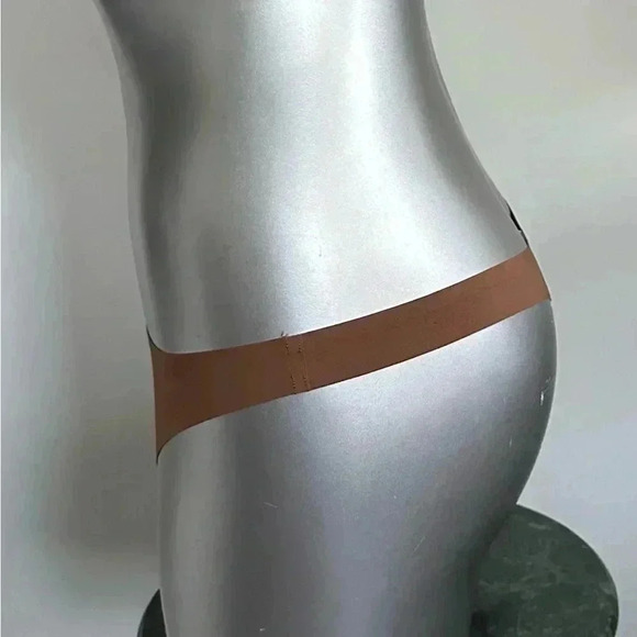 🆕 Women’s Sweaty Betty  Barely There Seamless Thongs - Picture 2 of 13